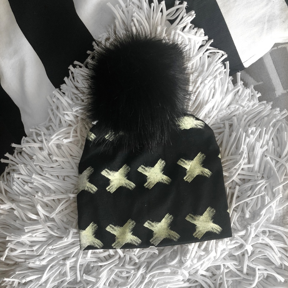 NEW ! baby Pom Pom Beanie hat newborn to 6 motns